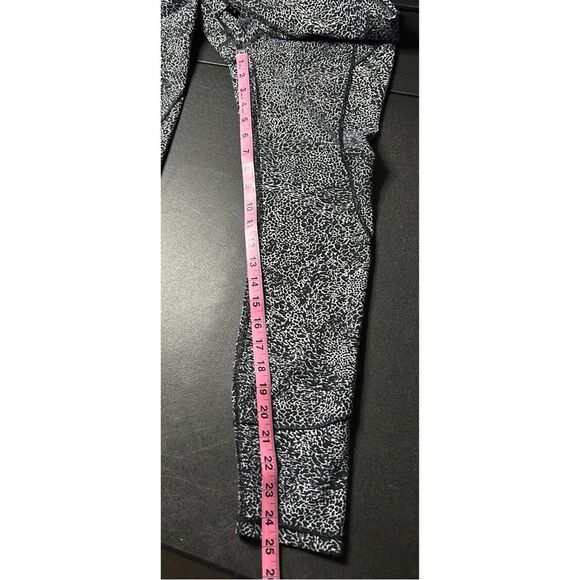 Lululemon In Movement Everlux Tight 25” Size 6 - Picture 6 of 15